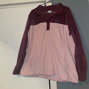 Lightly used pull- over that snaps. Heavy- very warm material